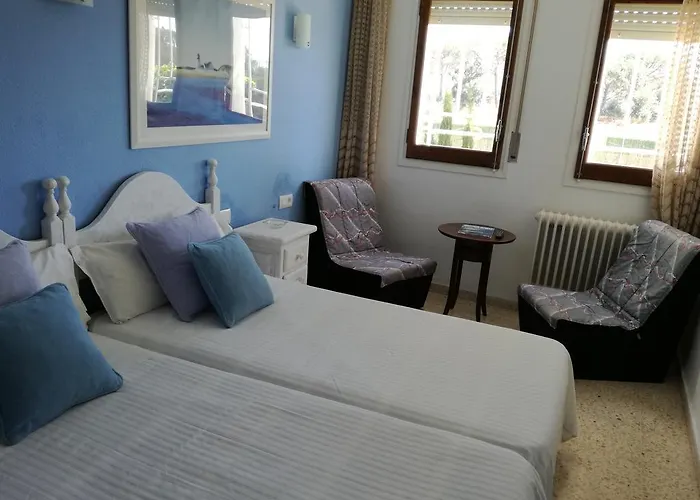 Гостьовий будинок Pinares 2*